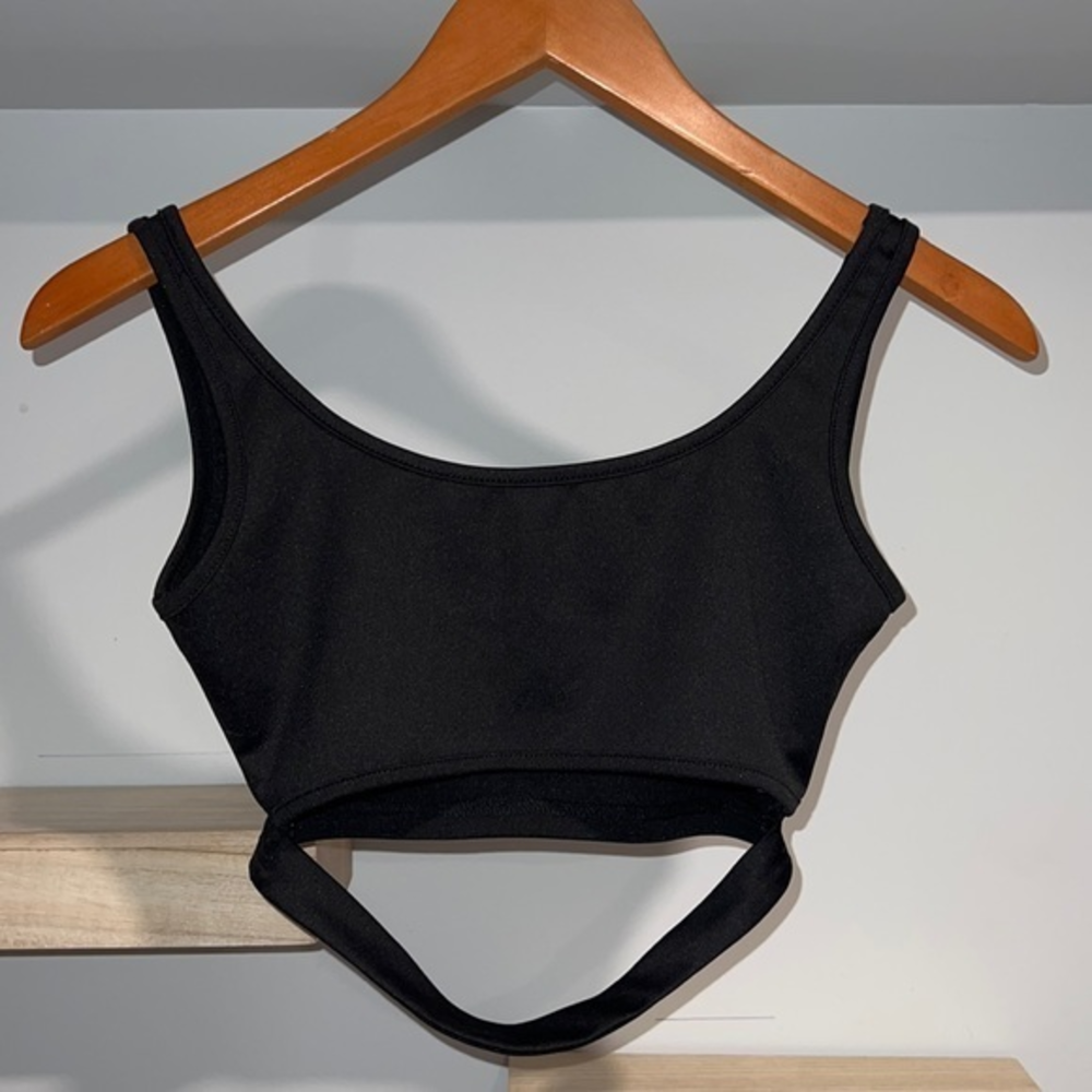 Black underboob cut out crop top
